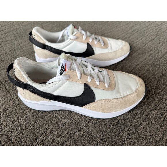 Women's Nike Waffle Debut Running Shoe - Picture 2 of 5